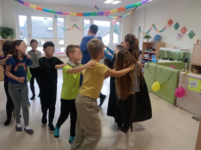 13 Partypolonaise